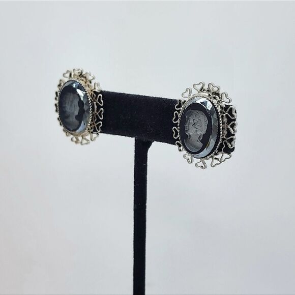 Vintage Silver Black glass cameo clip on earrings - Picture 1 of 8